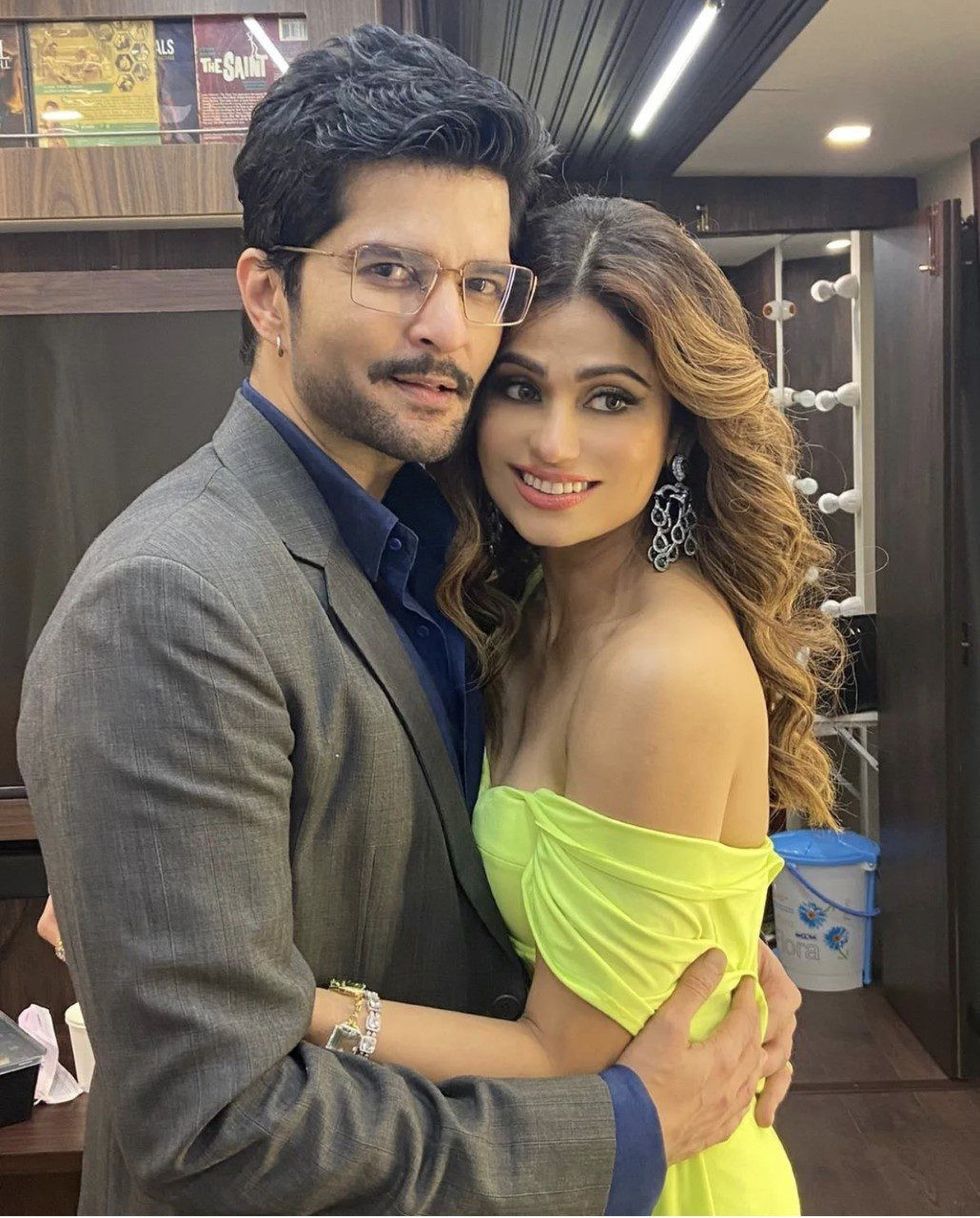 Shamita Shetty and Raqesh Bapat 9770