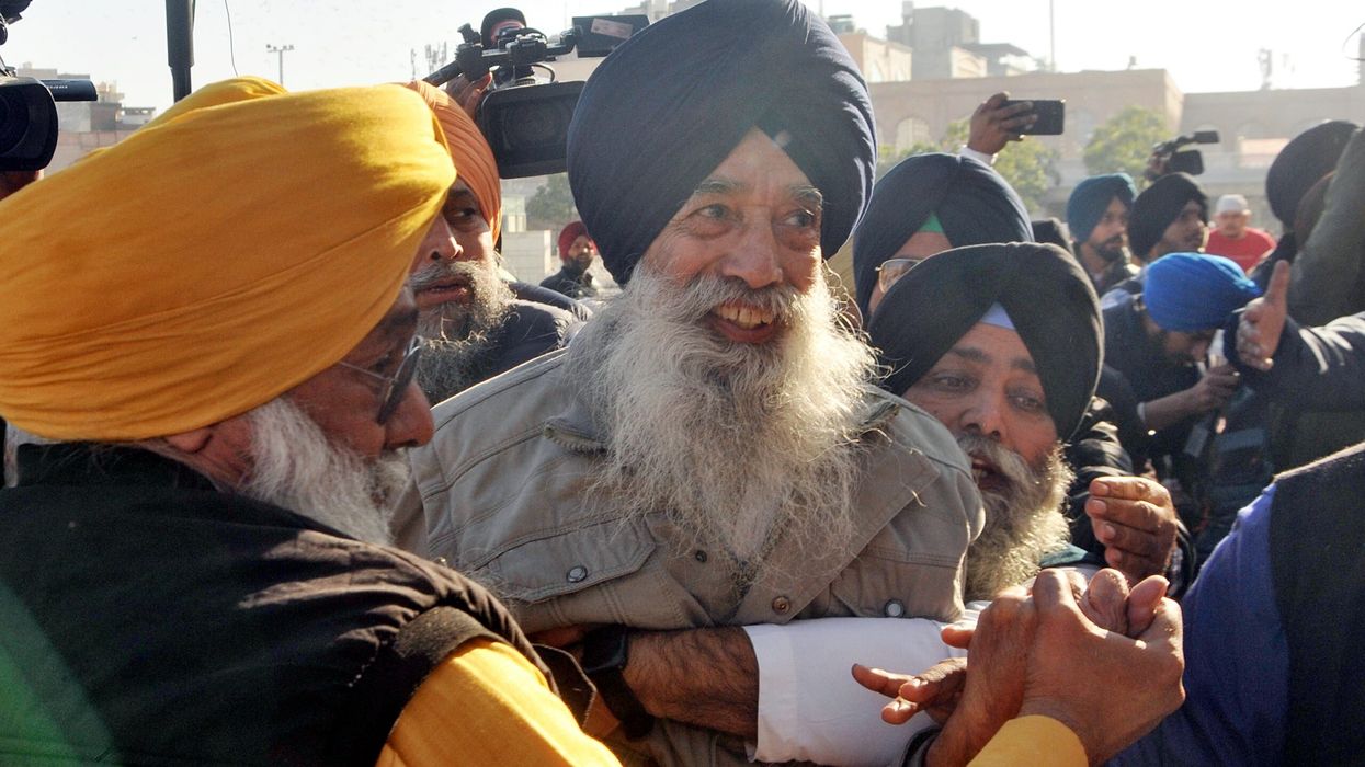 Gunman attempts to shoot Sikh politician at Golden Temple