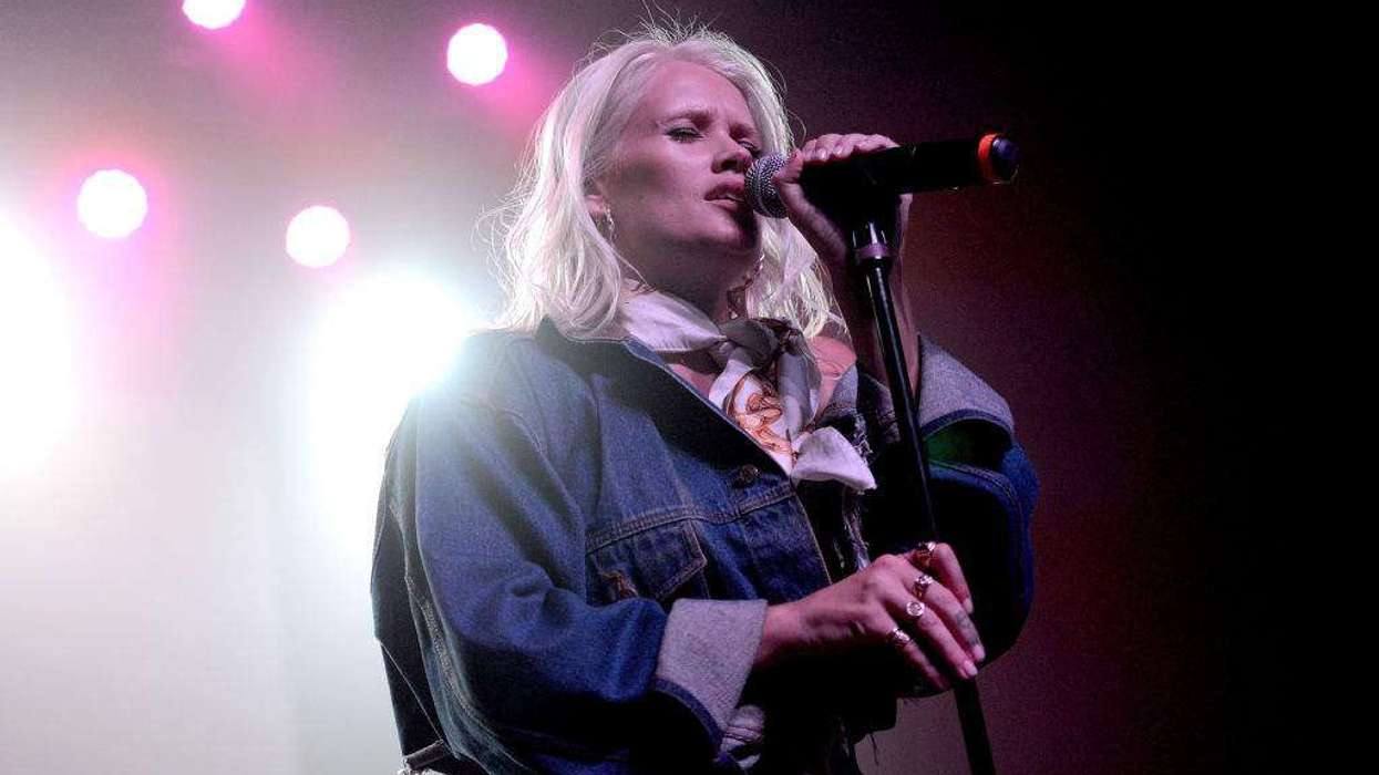 Singer Lauren Bennett