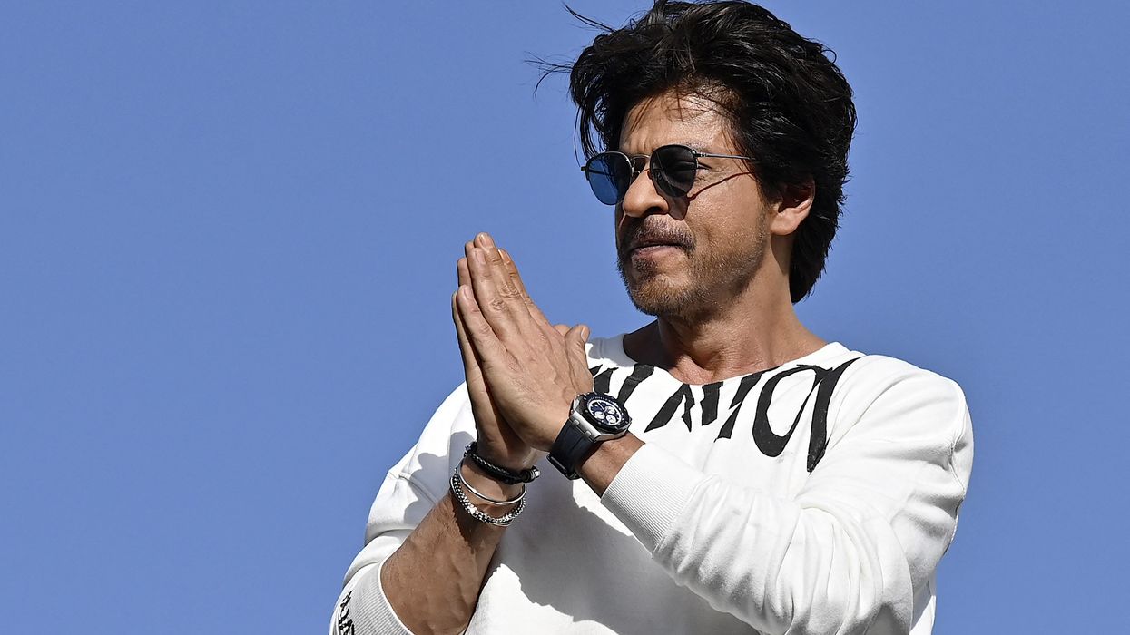 SRK Temporarily Leaves Mannat, Local Vendors Feel the Pinch