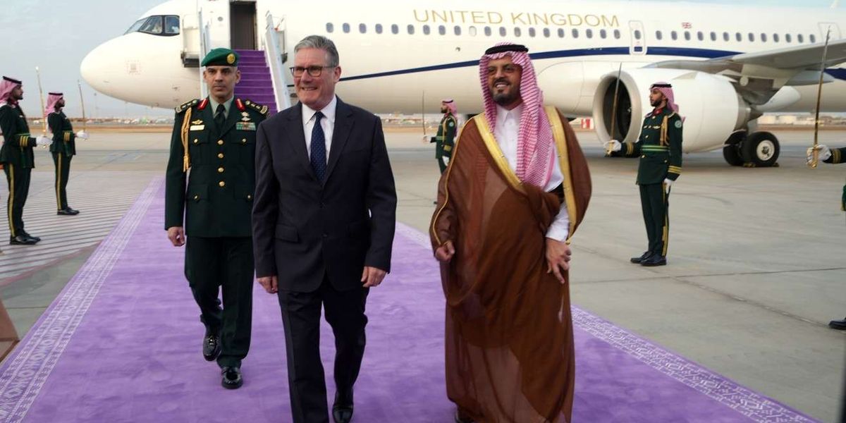 UK Prime Minister Tours Gulf to Fortify Nascent US-Iran Ceasefire