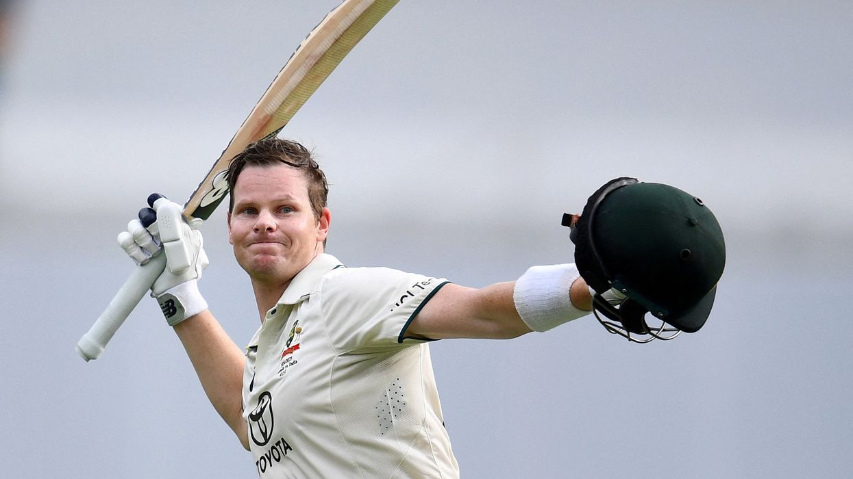 India lose five after Smith's heroics put Australia in charge
