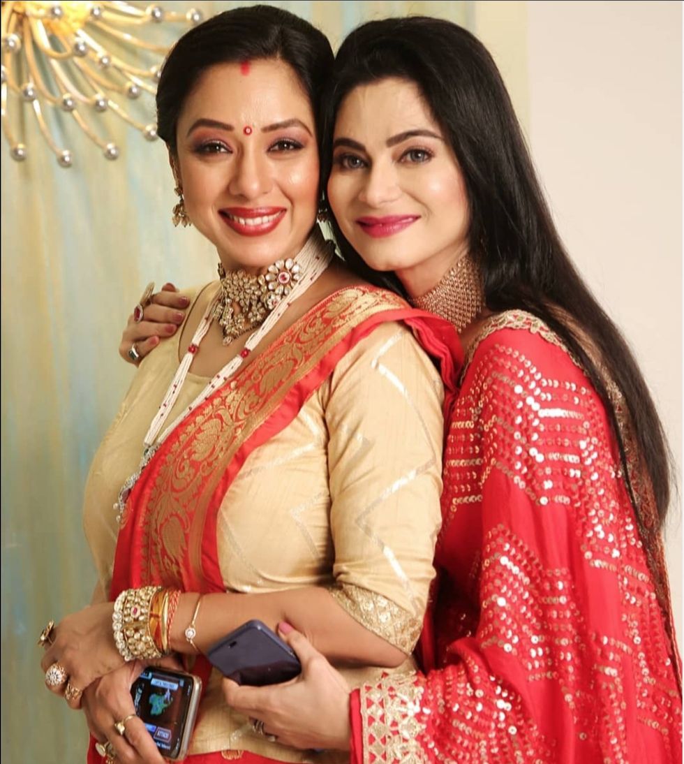 Tassnim Sheikh with Anupamaa co star Rupali Ganguly 4551