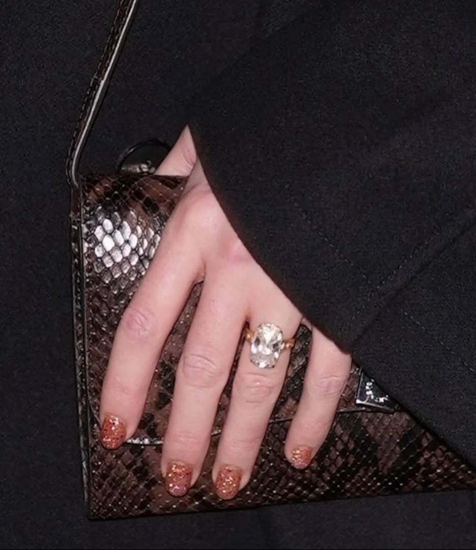 Taylor Swift cinnamon manicure