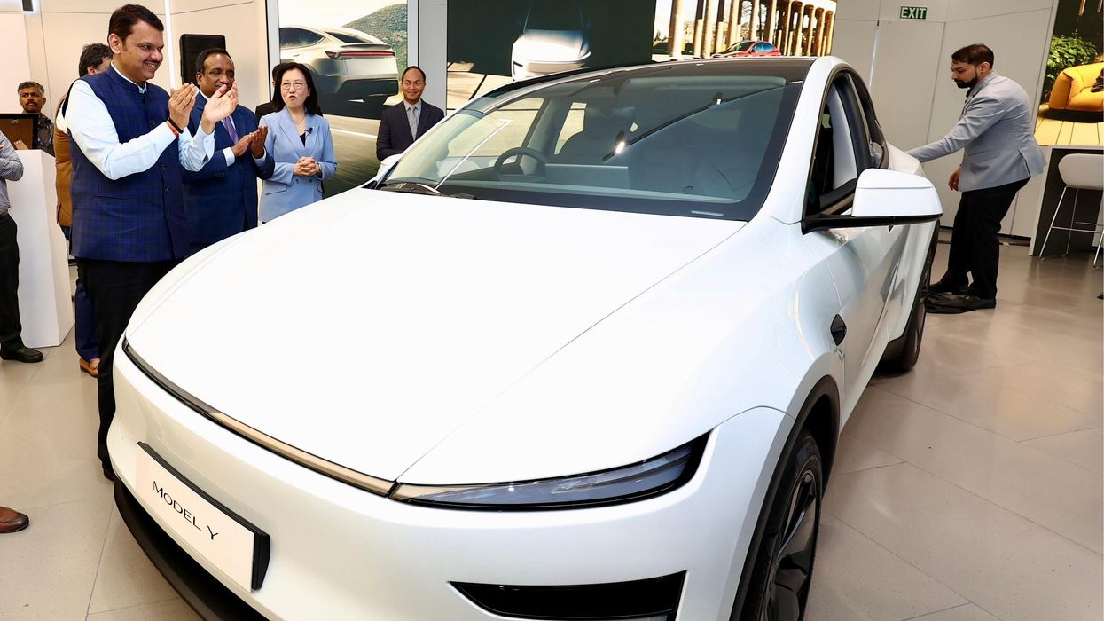 tesla-fadnavis-mumbai