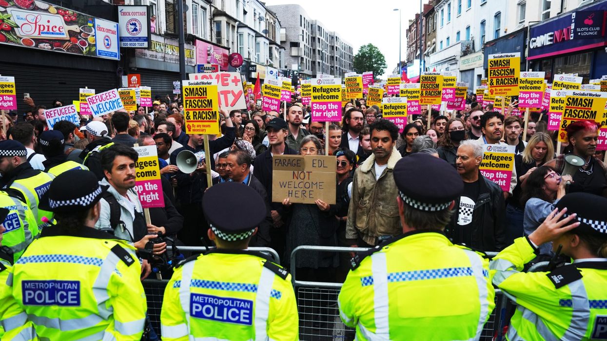 The large counter-demonstrations against the far right racist attacks showed the need for comprehensive integration plans. (Photo: Getty Images)