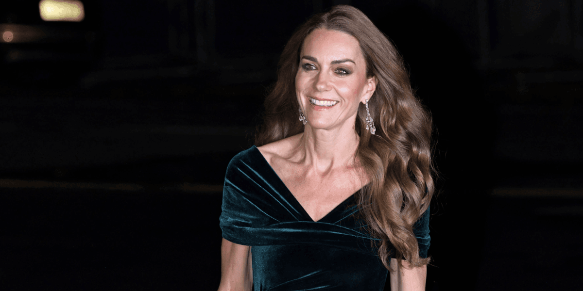 Kate's Royal Variety gown echoes Diana's iconic Berlin moment | EasternEye Kate's Royal Variety gown echoes Diana's iconic Berlin moment | EasternEye