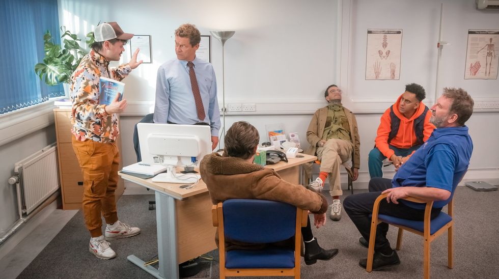 Top 10 inset Brassic ORANGE TOP EP01 S05