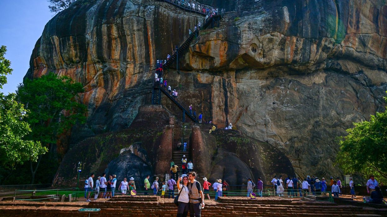 Sri Lanka reverts to online visa system