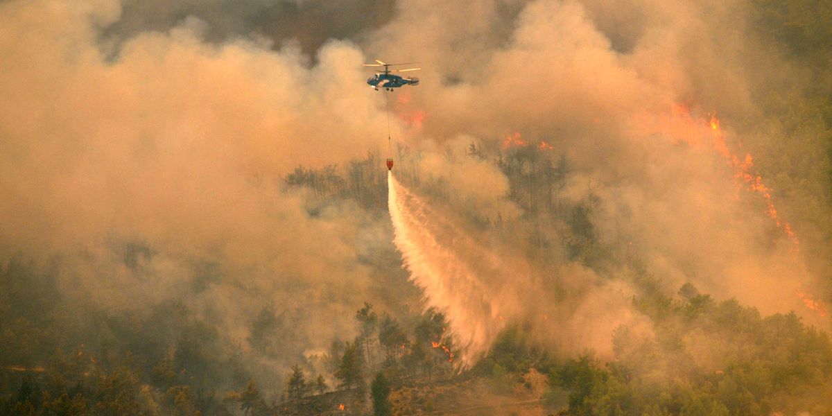 Turkey wildfires disrupt travel as Izmir airport closes