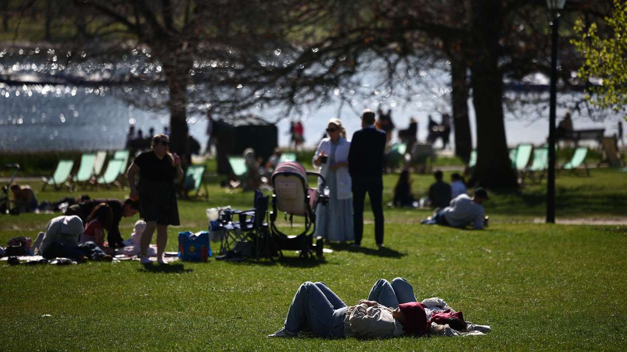 UK April heat record 26C Met Office