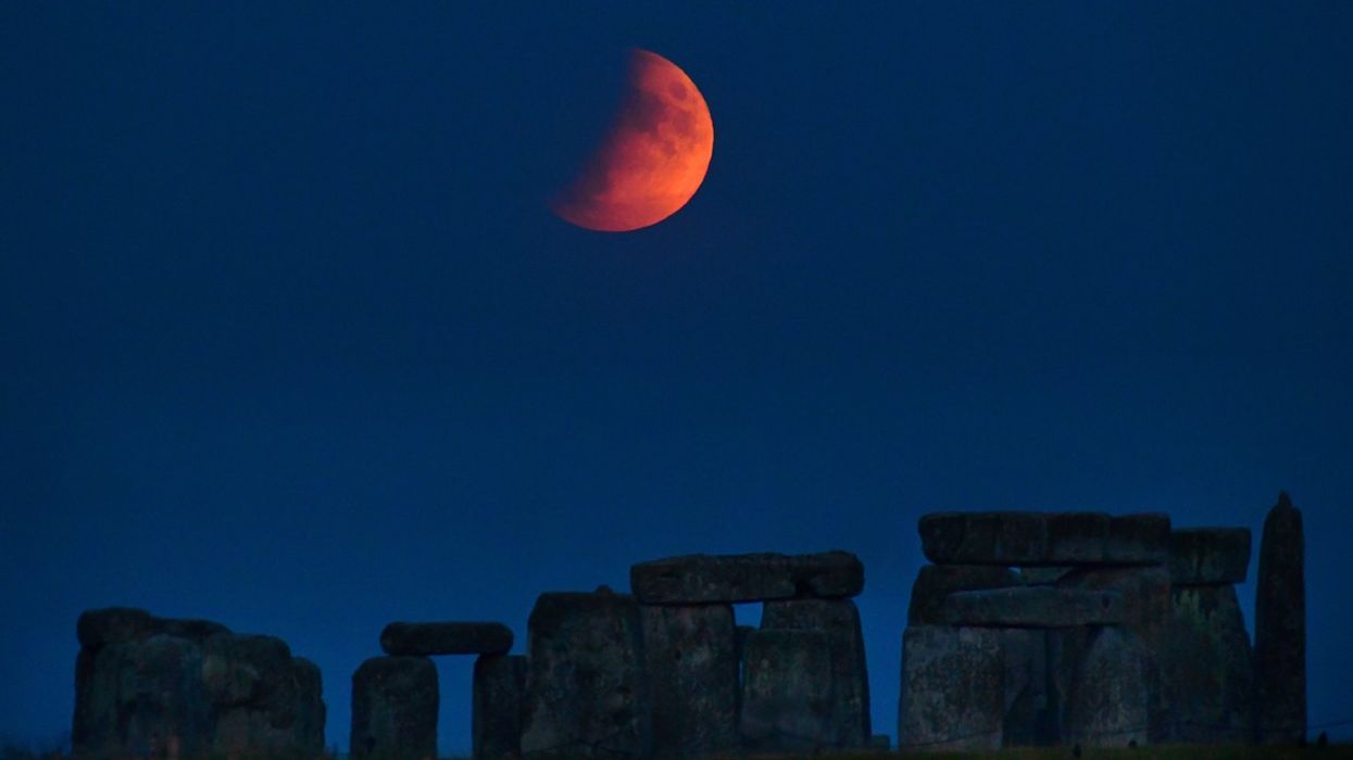 UK Early Risers Witness Stunning Blood Moon Eclipse!