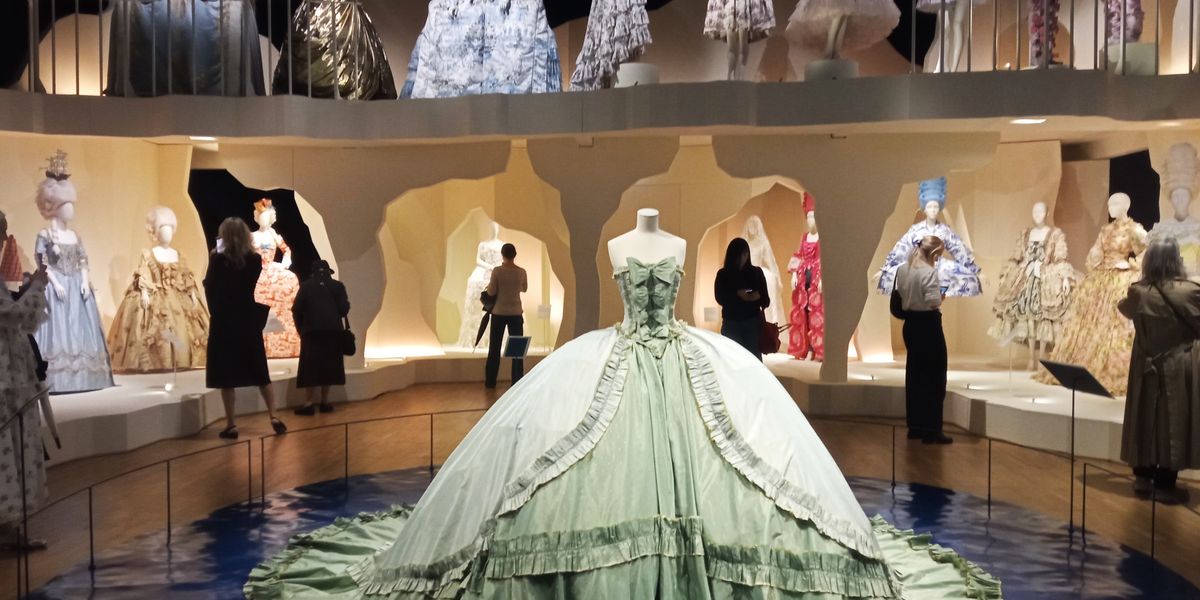 V&A Charts Marie Antoinette’s Fashion Exchange With India | EasternEye