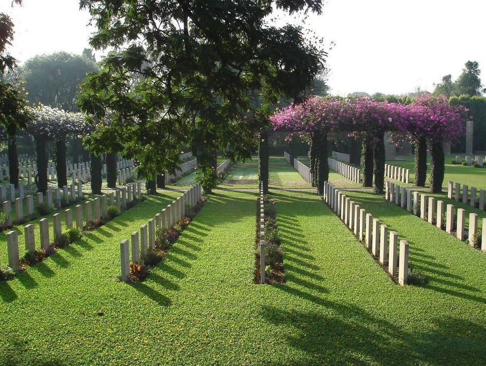 WW2400 03 Kirkee War Cemetery.JPG