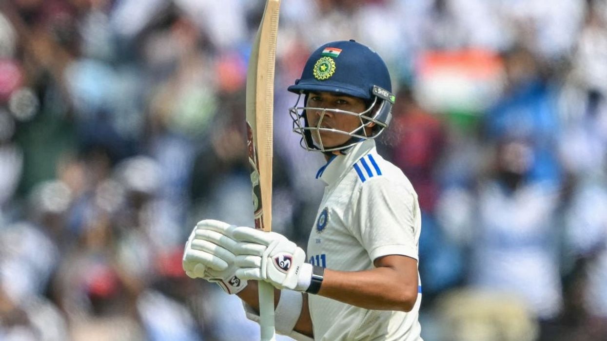 India fight to deny New Zealand series win