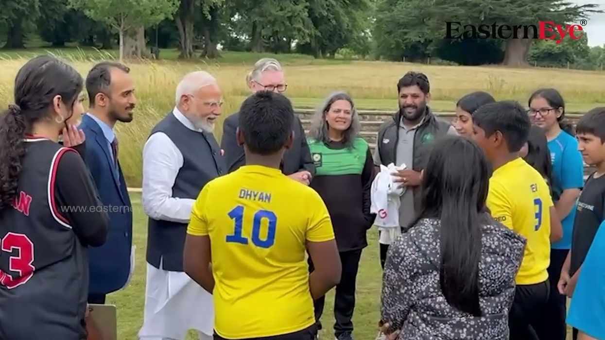 Modi meets businesses and children at Chequers #easterneye