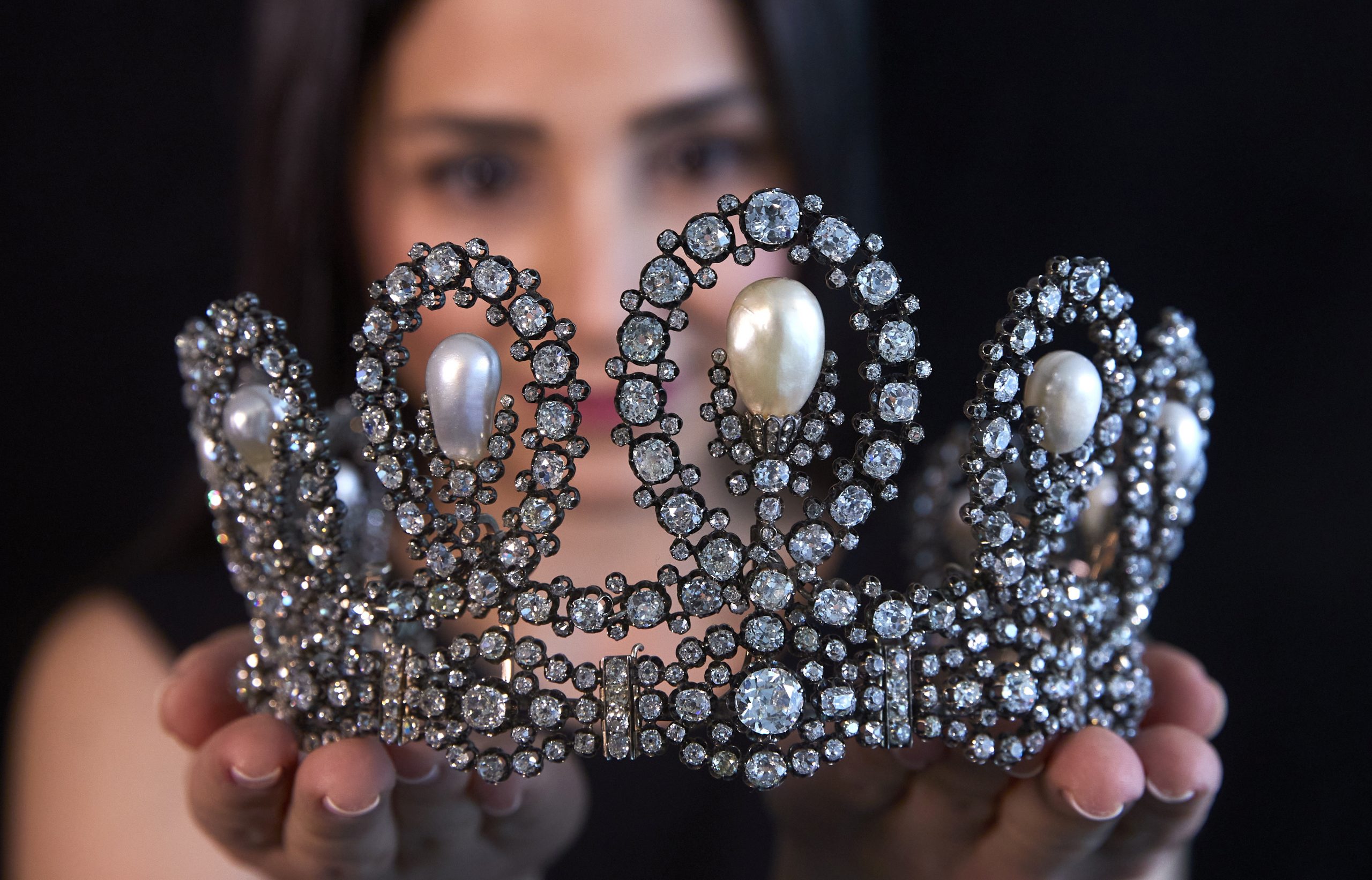 Royal Italian tiara, rare Kashmir sapphire glitter at Sotheby's Geneva ...