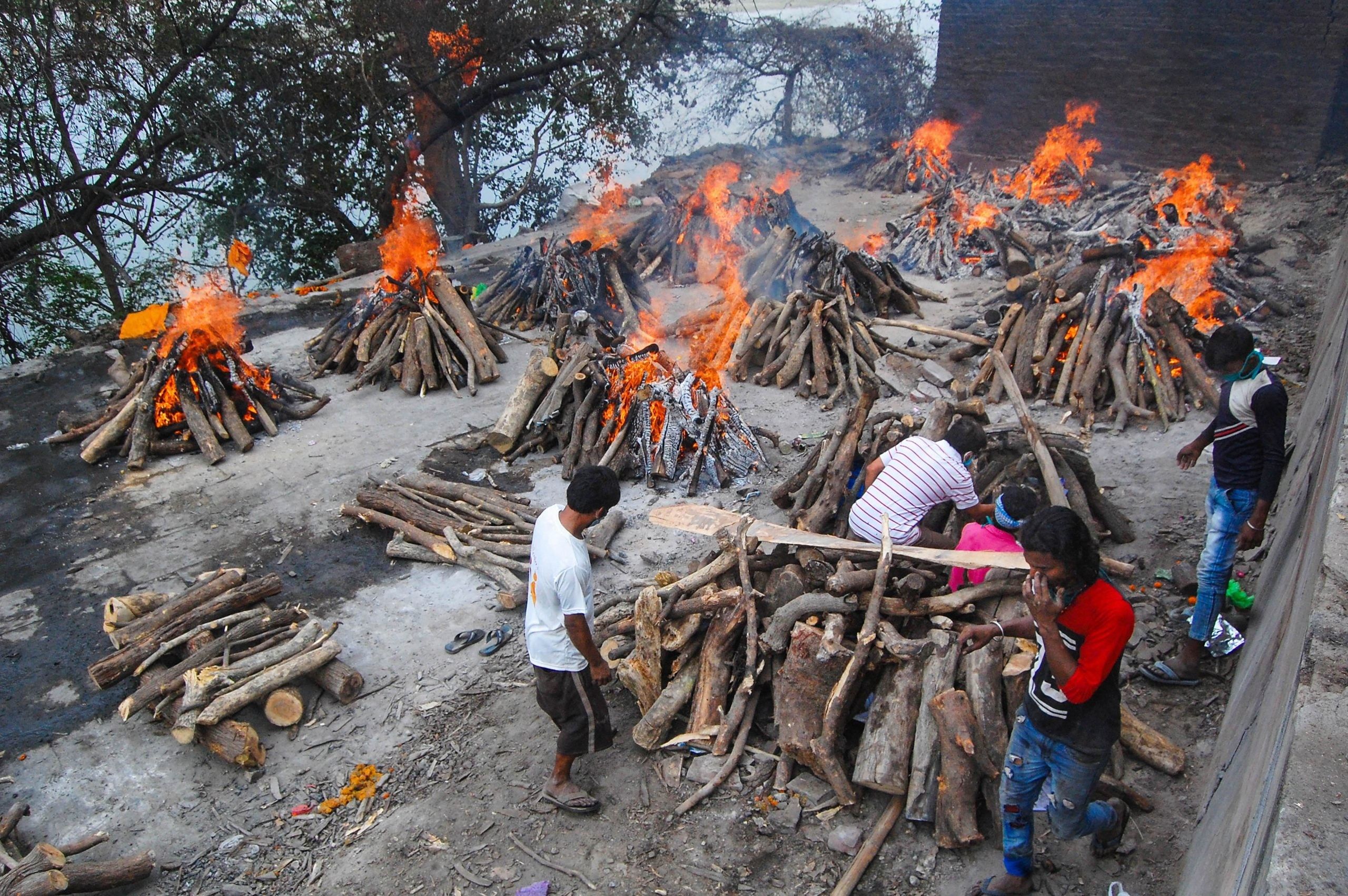 Mass cremation people who died of Covid-19 at a crematorium in Kanpur. (PTI Photo)