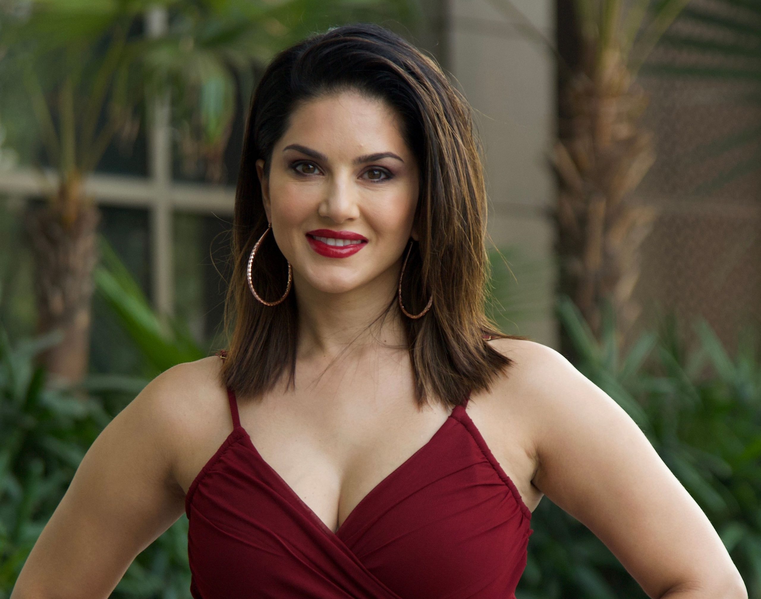 Sunny Leone starrer Oh My Ghost goes on the floors - EasternEye