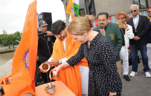 Prayer ceremony for world harmony held on Tower Bridge