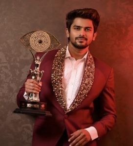 All things turn bright and beautiful for actor VJ Sunny 1 Lead INSET VJ Sunny with Bigg Boss Telugu trophy 579