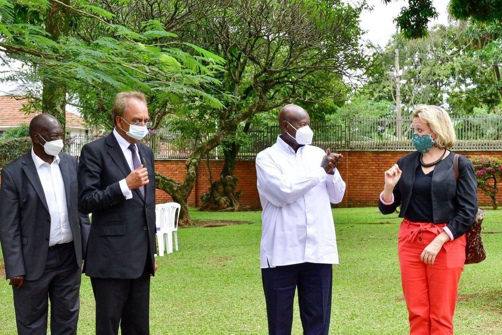 Lord Popat speaks during the meeting