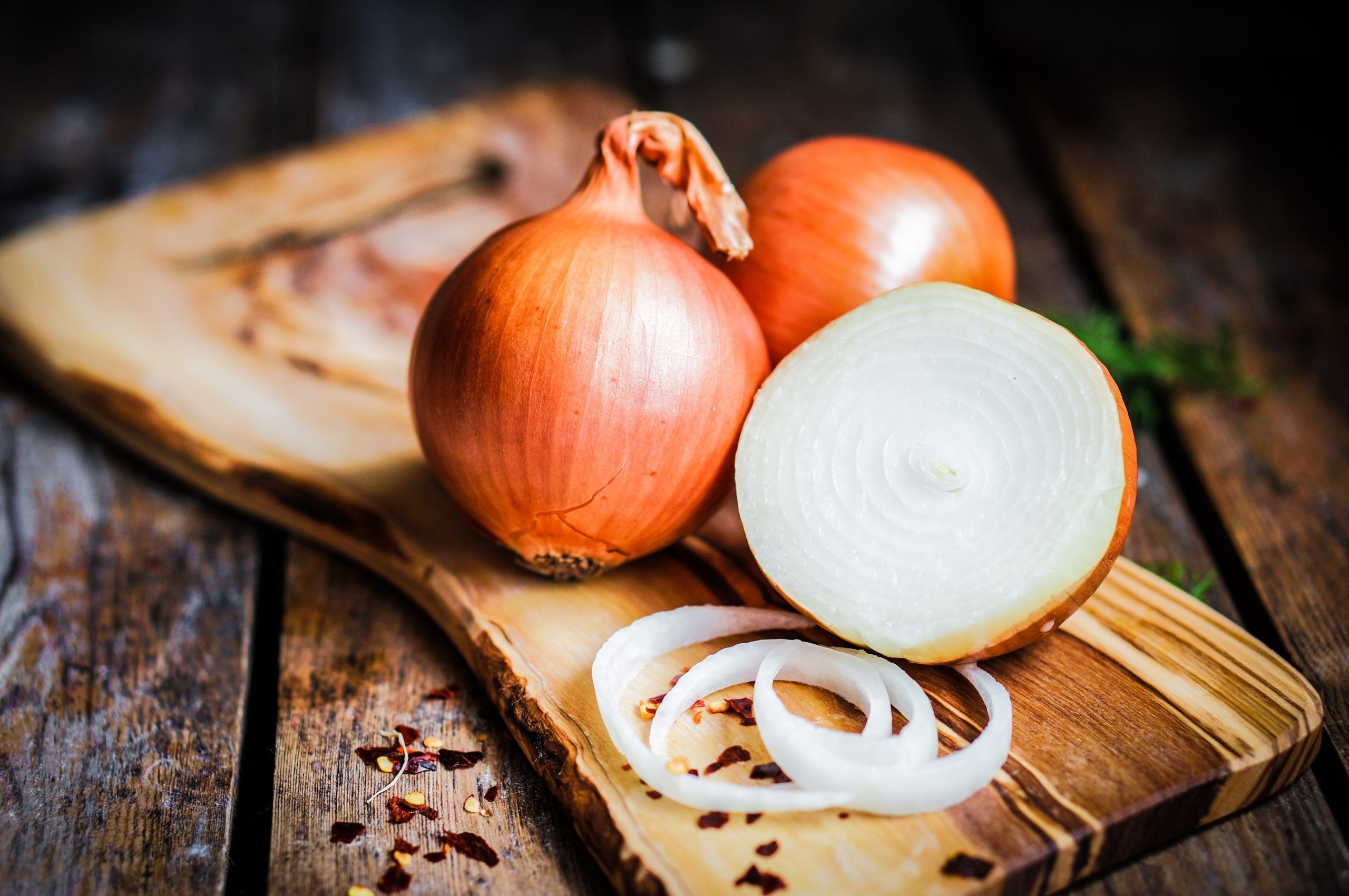 Can onion juice really reduce hair fall? - EasternEye Can onion juice really reduce hair fall? - EasternEye