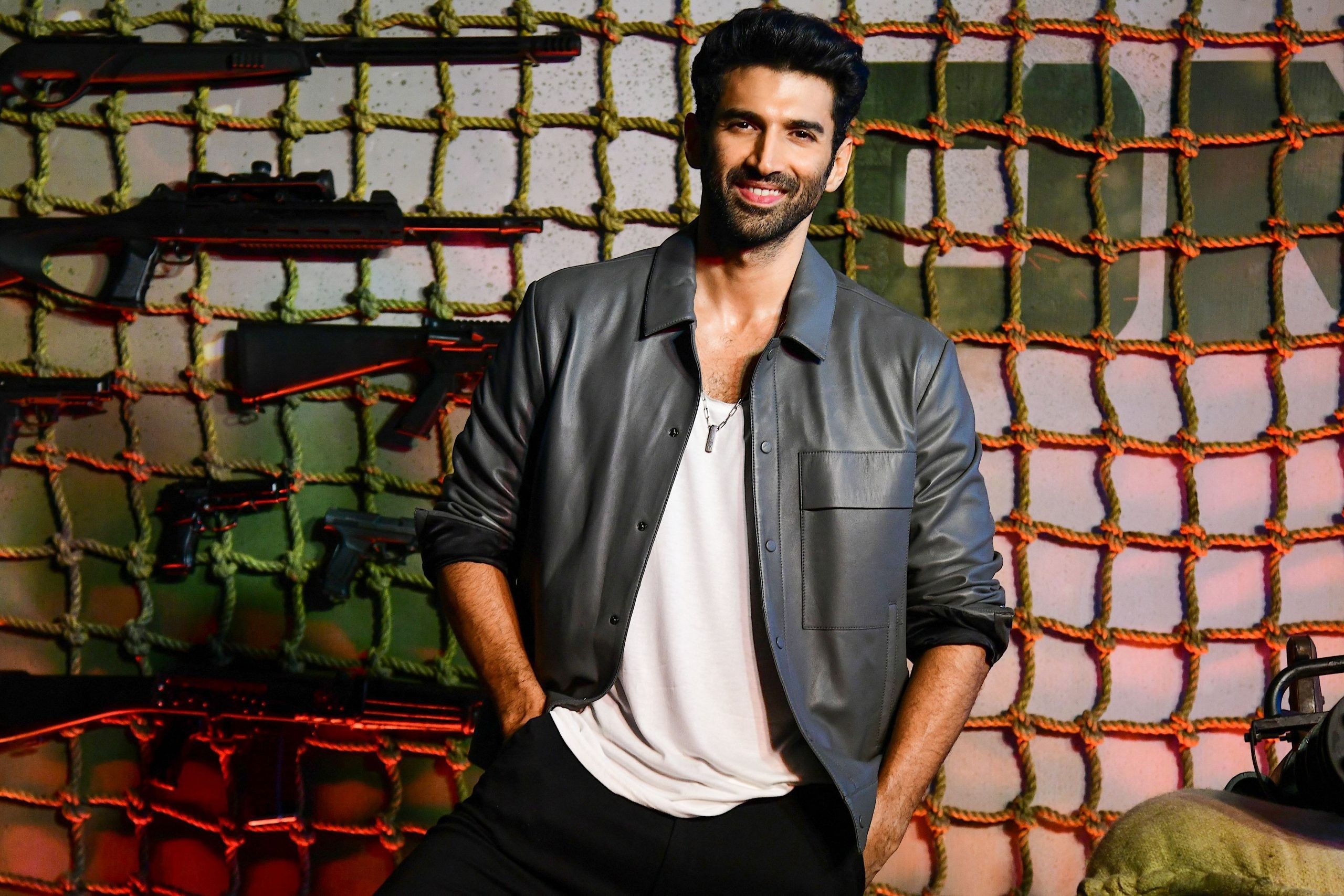 Aditya Roy Kapoor'S Father Photo: A Rare Look At The Family’S Roots - 7clt502