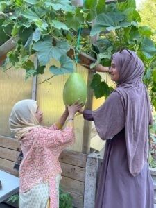 Gardening club cultivates hope for Bangladeshi women in London’s East End 1 St Peters 2
