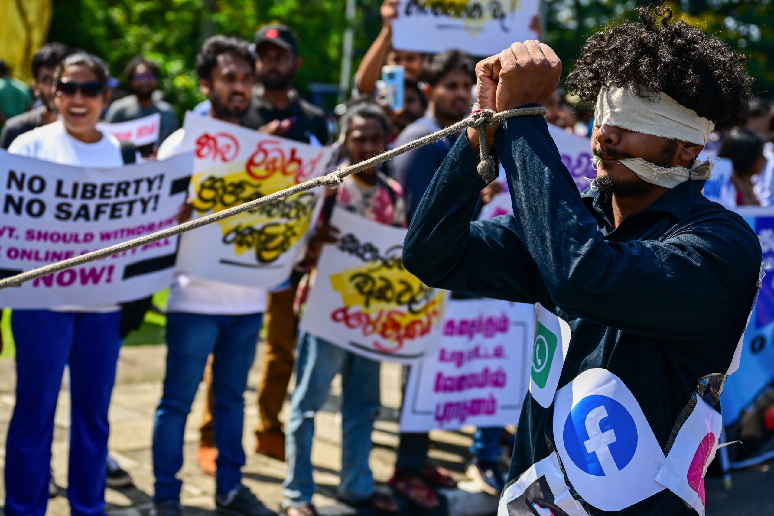 US Voices Concern To Sri Lanka President Regarding New Social Media Law us-voices-concern-to-sri-lanka-president-regarding-new-social-media-law