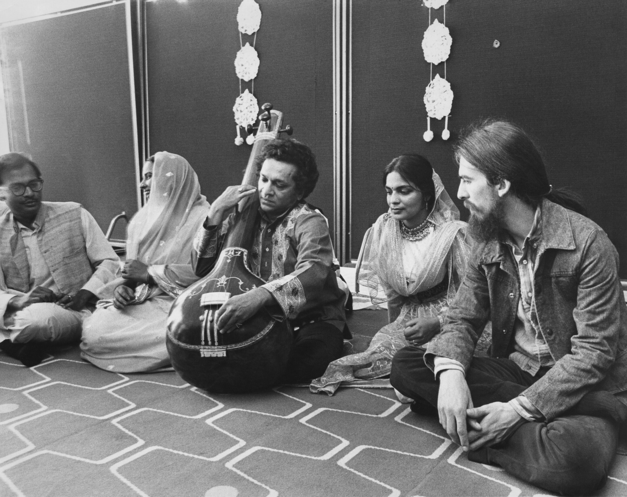 Indian sitar used by George Harrison on Beatles’ ‘Norwegian Wood’ sold ...