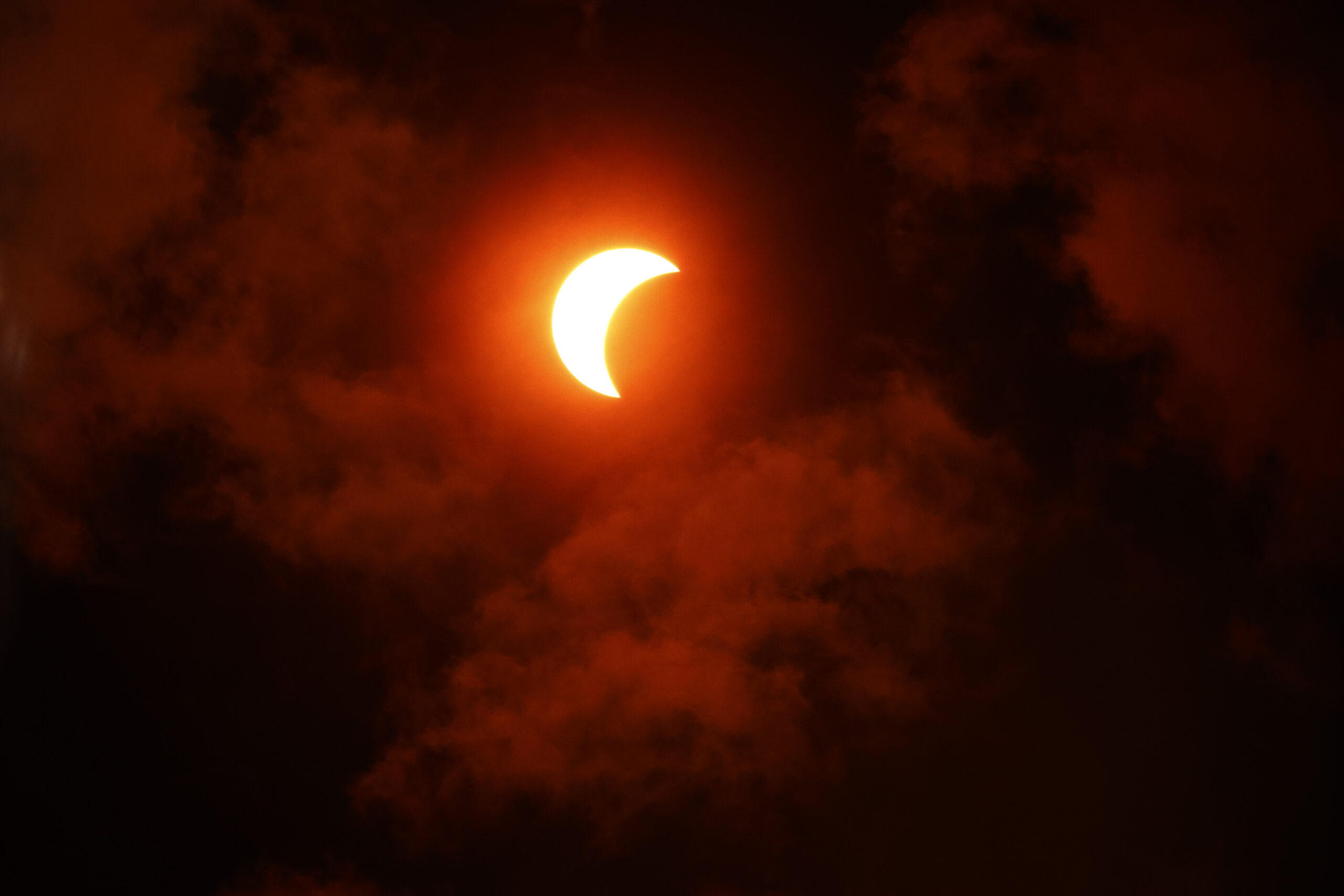 US witnesses solar eclipse
